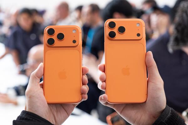 Trên Tay iPhone 17 Pro: Chiếc iPhone "Phản Jony Ive" Nhất Mà Apple Từng Chế Tạo